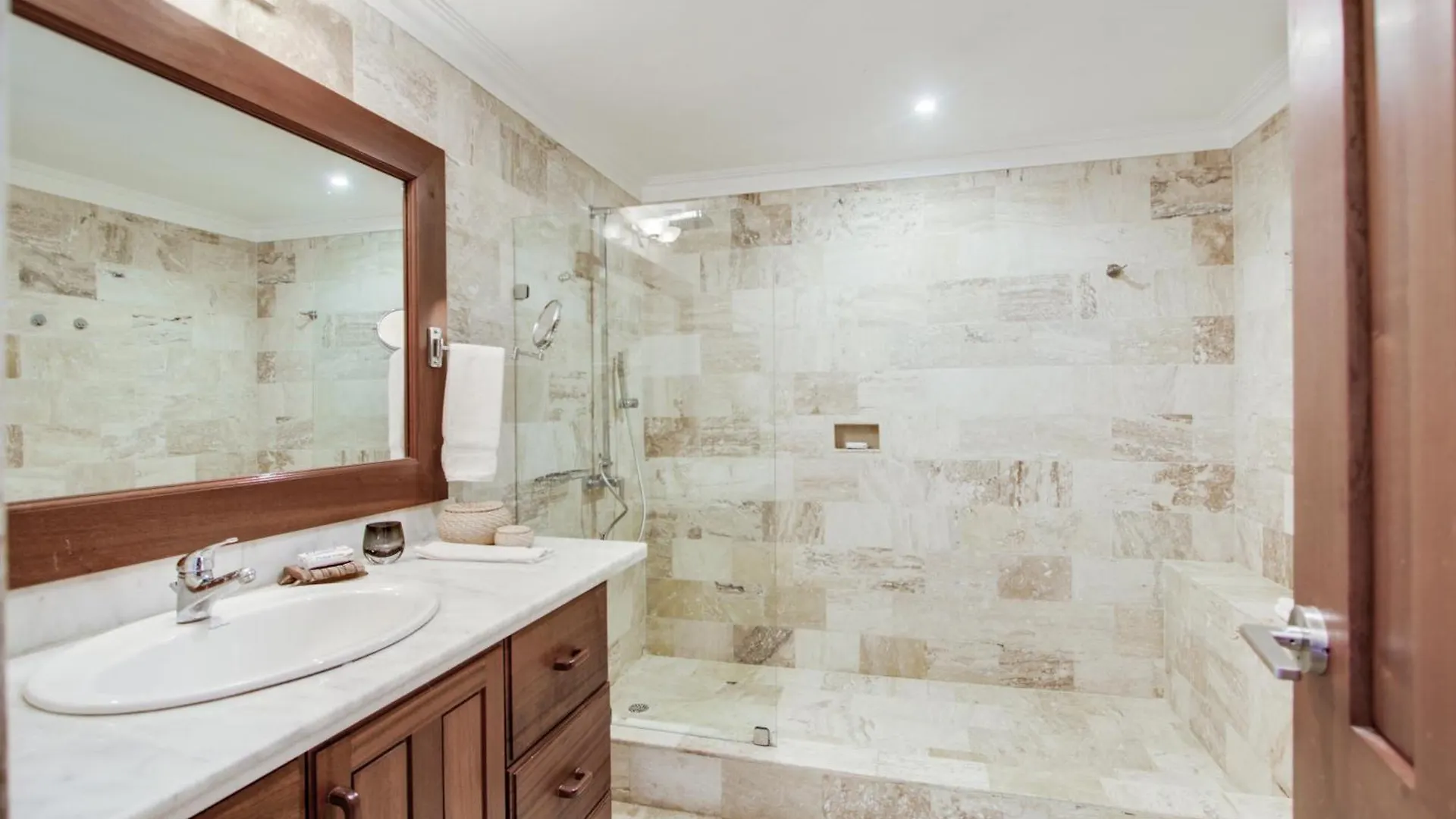 Gorgeous Villa At Casa De Campo - With Large Pool, Cook, Maid And 2 Golf Carts La Romana