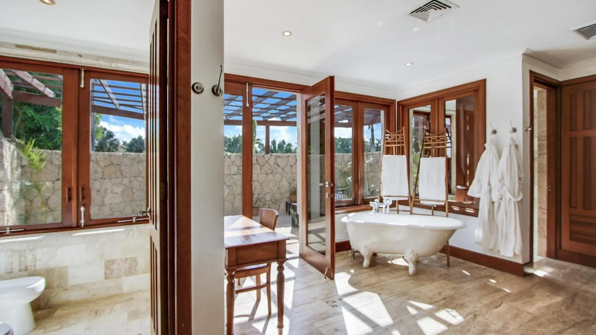 Gorgeous Villa At Casa De Campo - With Large Pool, Cook, Maid And 2 Golf Carts La Romana